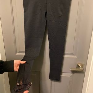 Lululemon leggings size 10 never worn.